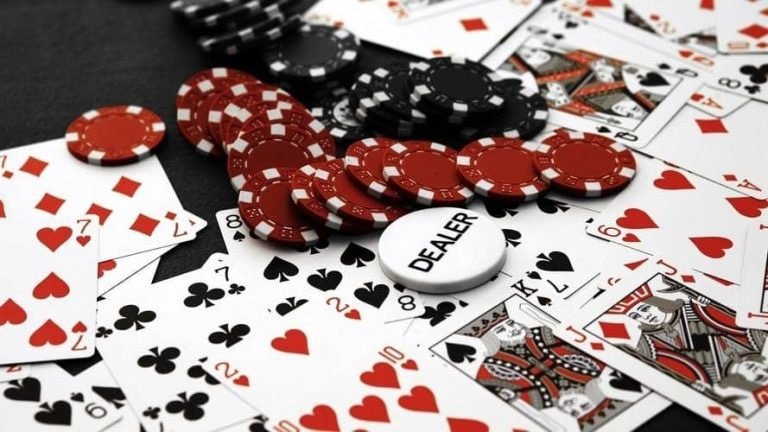 Layar utama aplikasi 388hero menampilkan menu sportsbook dan kasino live